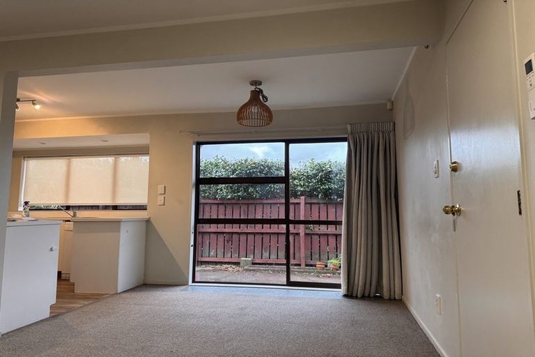 Photo of property in 2/17 Ross Martin Court, Conifer Grove, Takanini, 2112