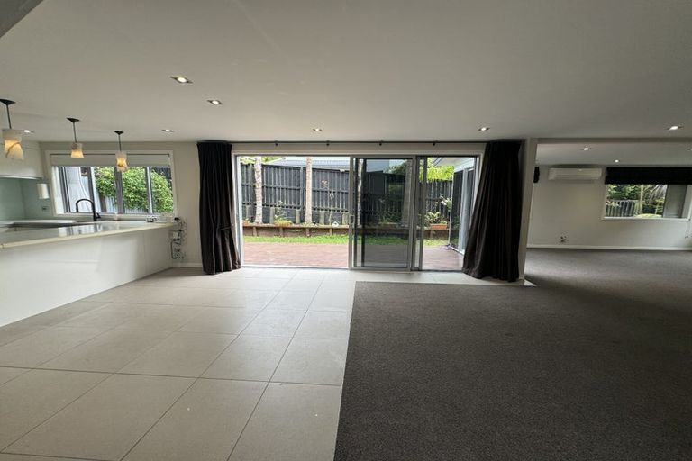 Photo of property in 2/6 Sandford Street, Campbells Bay, Auckland, 0630