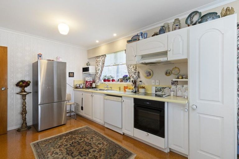 Photo of property in 96 Cardiff Road, Pakuranga, Auckland, 2010