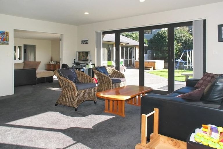 Photo of property in 6 Botany Lane, Whitby, Porirua, 5024