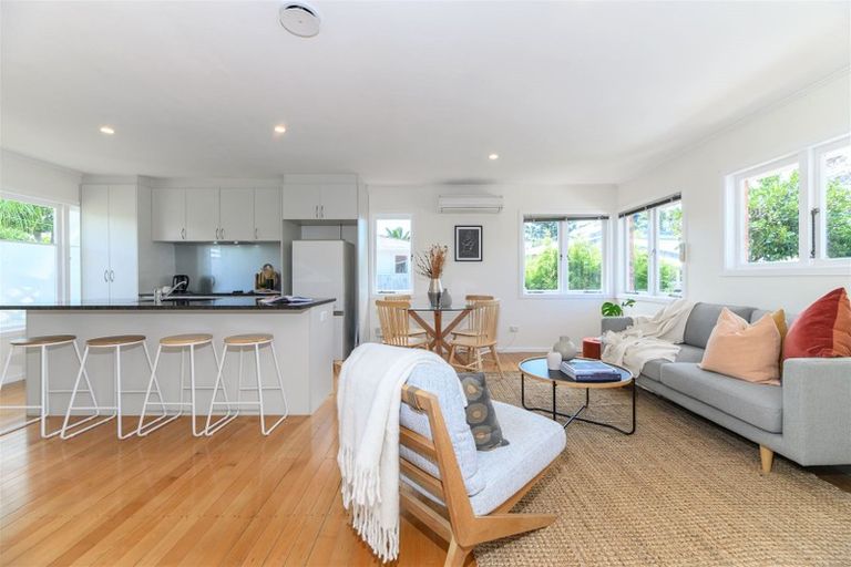 Photo of property in 54 Neil Avenue, Te Atatu Peninsula, Auckland, 0610