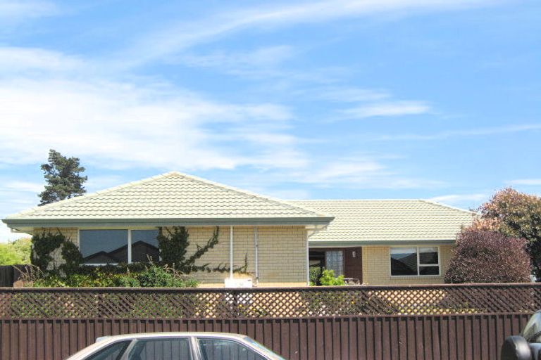 Photo of property in 37 Orlando Crescent, Waimairi Beach, Christchurch, 8083