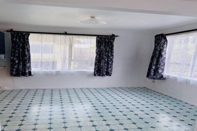 Photo of property in 18 Lewisham Street, Highland Park, Auckland, 2010