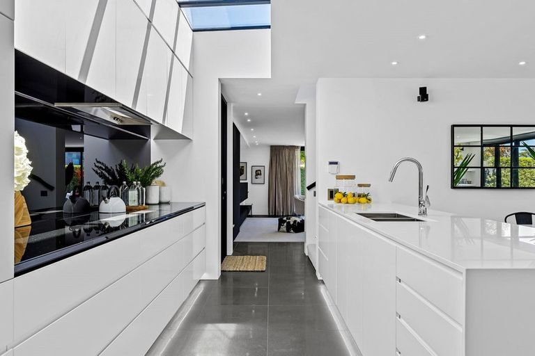 Photo of property in 116 Aikmans Road, Merivale, Christchurch, 8014