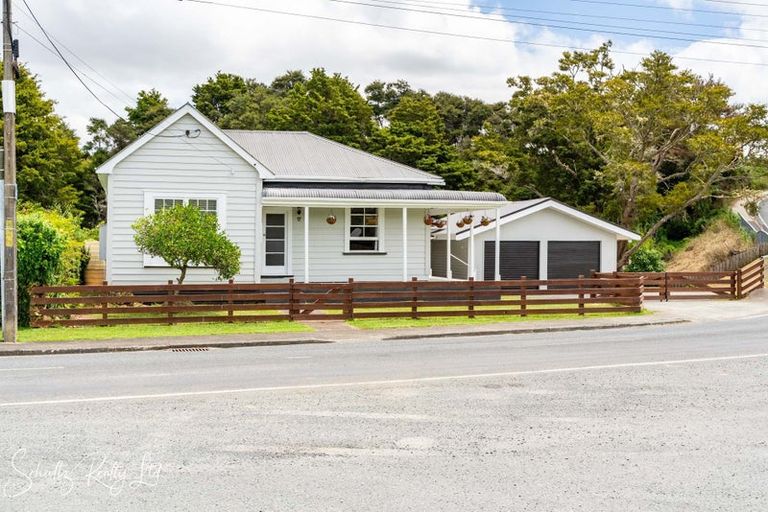 Photo of property in 17 Franklin Road, Paparoa, 0571