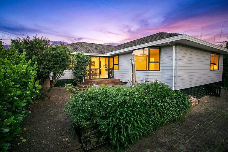 Photo of property in 206 Glengarry Road, Glen Eden, Auckland, 0602