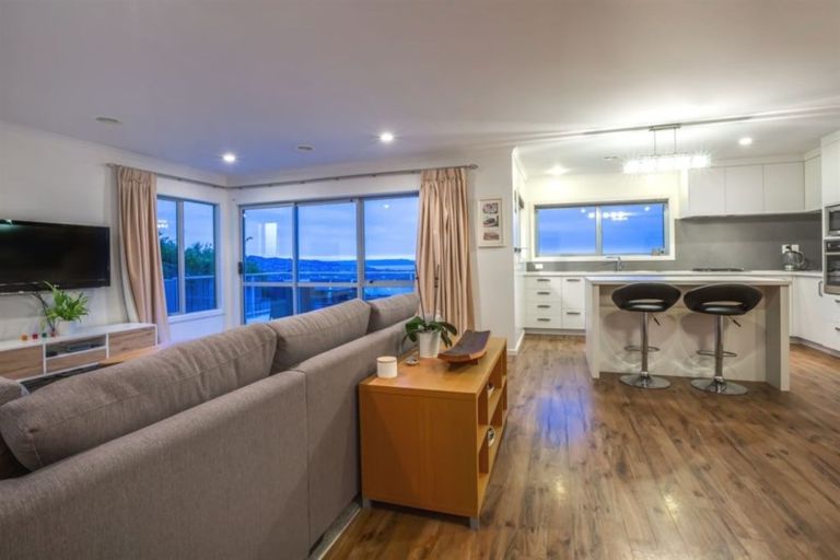 Photo of property in 3 Greenstone Place, Aotea, Porirua, 5024