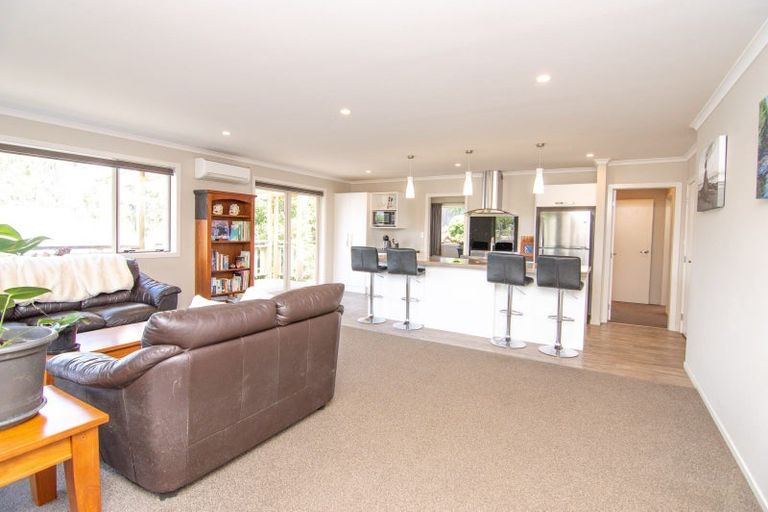 Photo of property in 9 Ruapehu Drive, Fitzherbert, Palmerston North, 4410