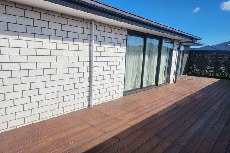 Photo of property in 33 Te Kanawa Lane, Rolleston, 7615