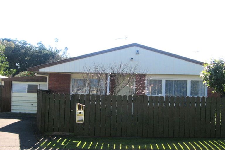 Photo of property in 2/1 James Place, Opaheke, Papakura, 2113