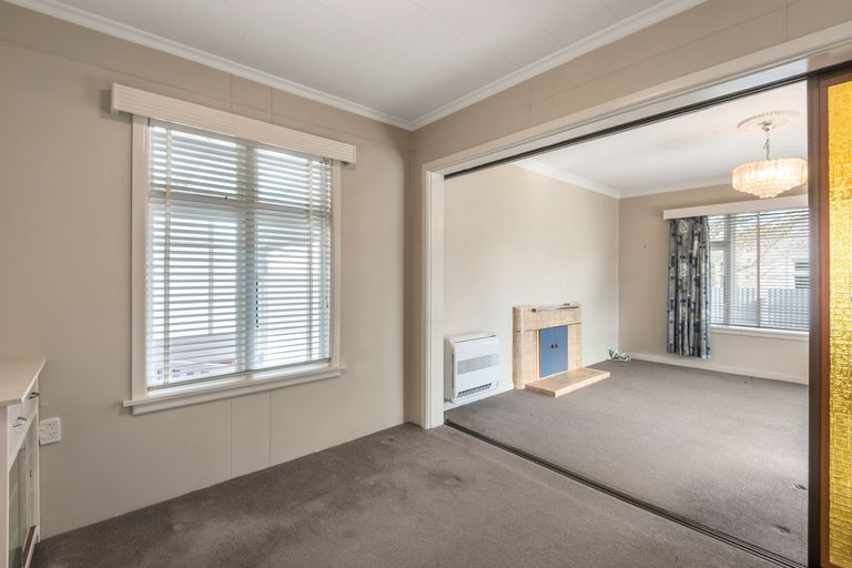 Photo of property in 16 Coopers Road, Dallington, Christchurch, 8061