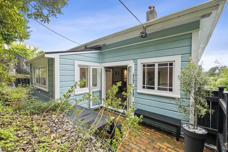 Photo of property in 27 Mortimer Terrace, Aro Valley, Wellington, 6021