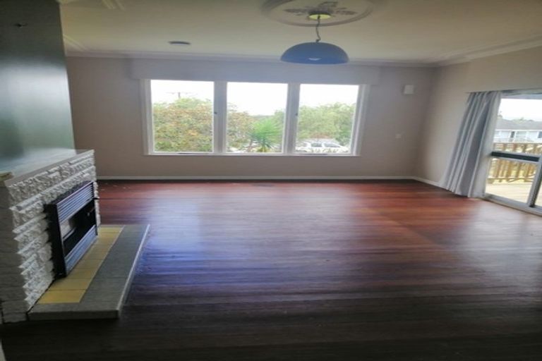 Photo of property in 10 Murray Road, Te Atatu Peninsula, Auckland, 0610