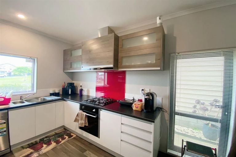 Photo of property in 32 Tutuwhatu Crescent, Weymouth, Auckland, 2103