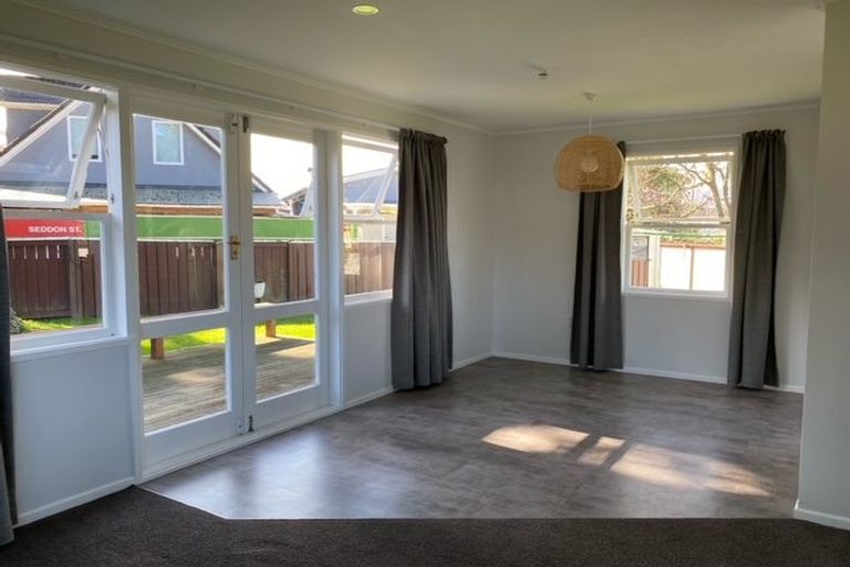 Photo of property in 6 Moehau Grove, Trentham, Upper Hutt, 5018