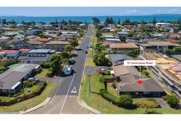 Photo of property in 37 Centreway Road, Orewa, 0931