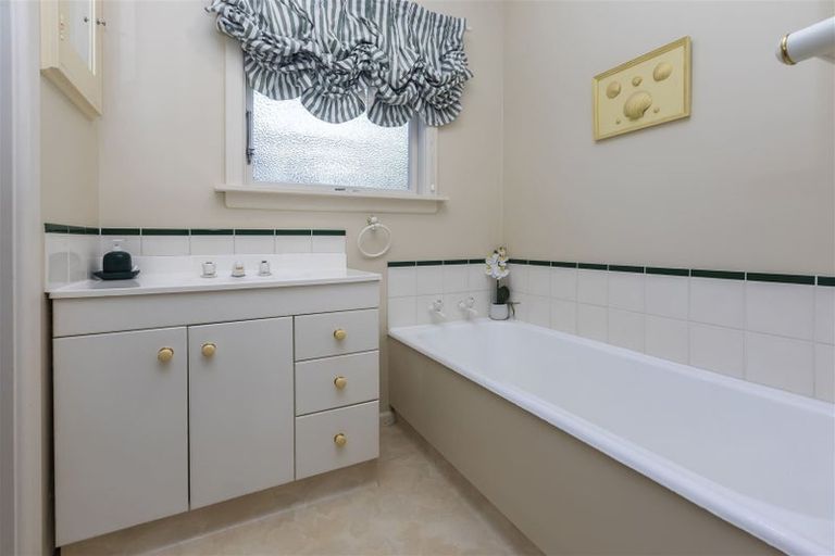 Photo of property in 12 Barlow Street, Ilam, Christchurch, 8041