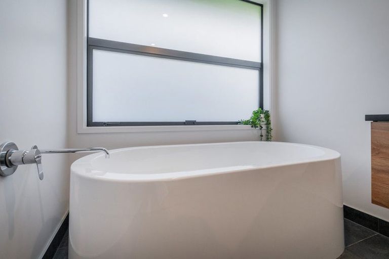 Photo of property in 10 Topping Place, Whitianga, 3510