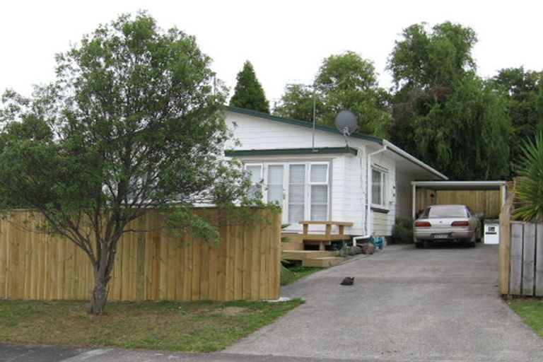 Photo of property in 1a Truscott Place, West Harbour, Auckland, 0618