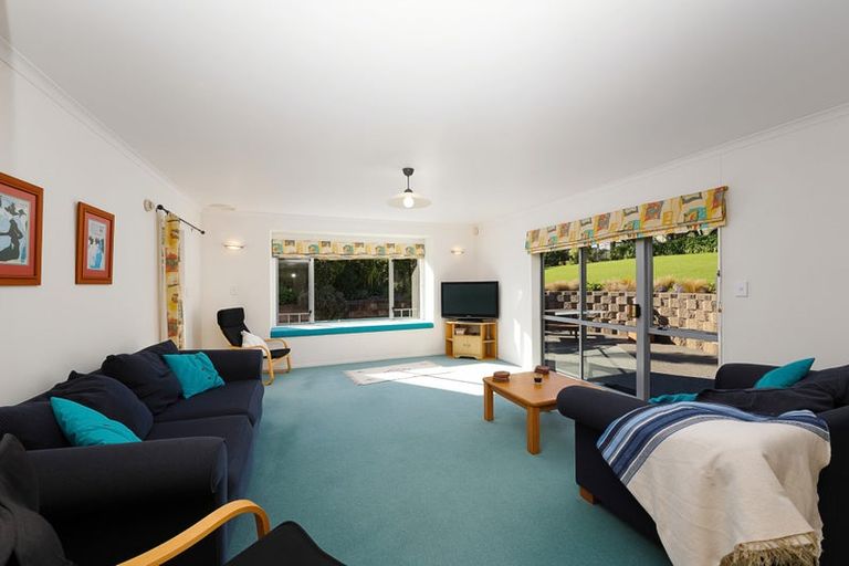 Photo of property in 2 Burgundy Park Avenue, Henderson, Auckland, 0612