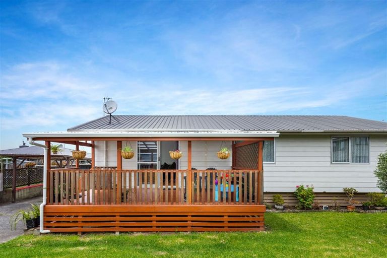 Photo of property in 2/146a Don Buck Road, Massey, Auckland, 0614