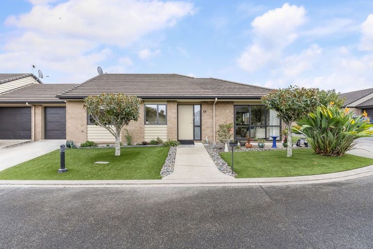 Photo of property in 58 Royalle Mews, Botany Downs, Auckland, 2010