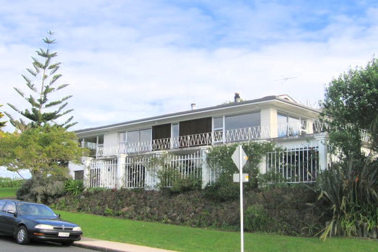 Photo of property in 2 Keegan Drive, Massey, Auckland, 0614