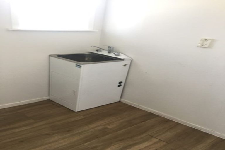 Photo of property in 23 Sheridan Drive, New Lynn, Auckland, 0600