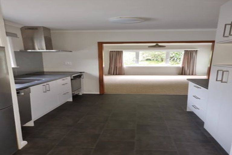 Photo of property in 66 Airlie Road, Plimmerton, Porirua, 5026