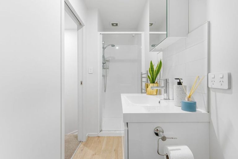 Photo of property in 2/4 Harry Ward Place, Henderson, Auckland, 0610