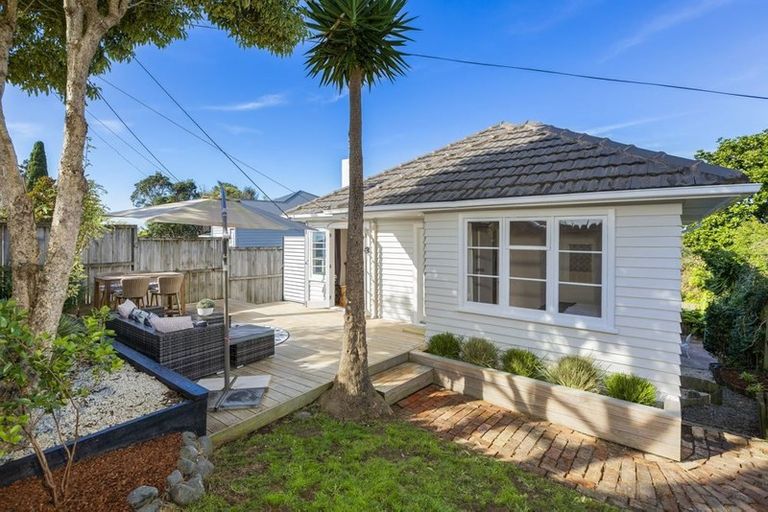 Photo of property in 1/31 Verran Road, Birkenhead, Auckland, 0626
