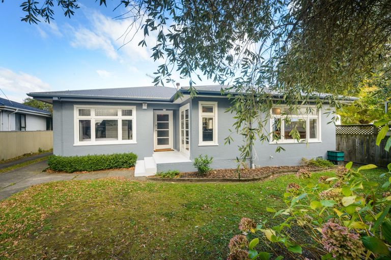 Photo of property in 118 Pahiatua Street, Hokowhitu, Palmerston North, 4410