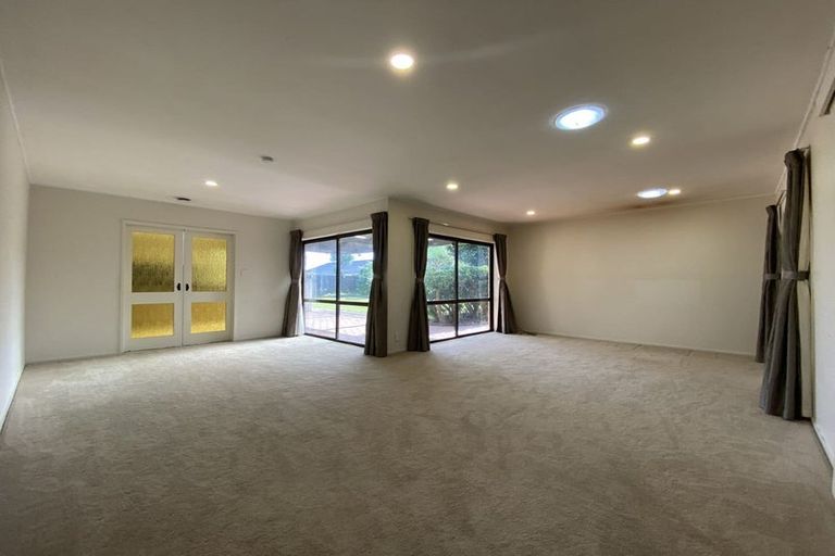 Photo of property in 12 Hedge Row, Sunnyhills, Auckland, 2010