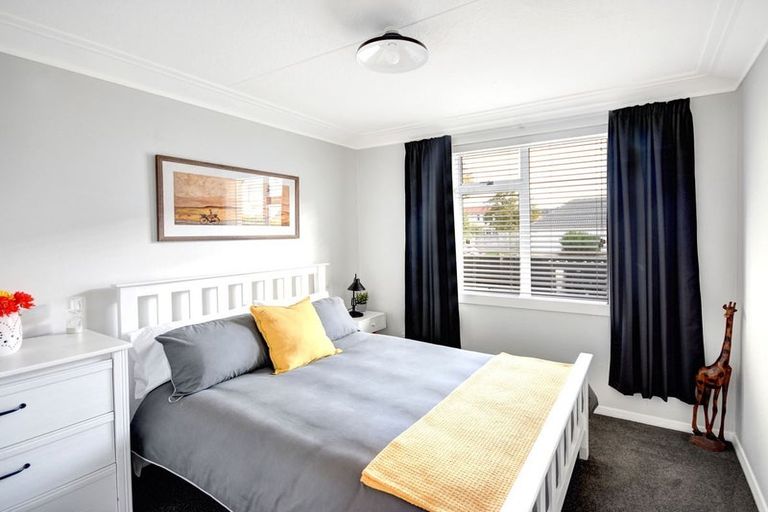 Photo of property in 71 Macandrew Road, South Dunedin, Dunedin, 9012