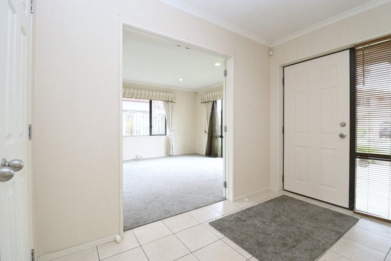 Photo of property in 15 Erne Crescent, East Tamaki, Auckland, 2016