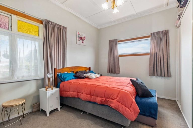 Photo of property in 5 Collingwood Road, Waiuku, 2123