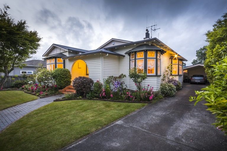 Photo of property in 17 Beresford Street, Takaro, Palmerston North, 4410