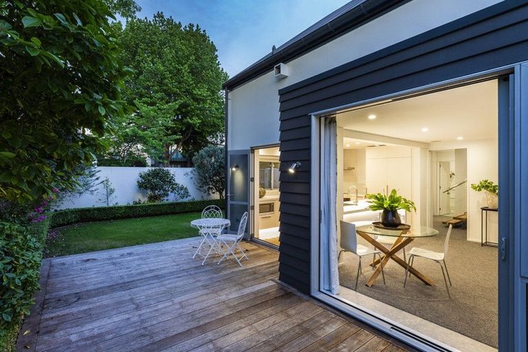 Photo of property in 17 Helmores Lane, Merivale, Christchurch, 8014