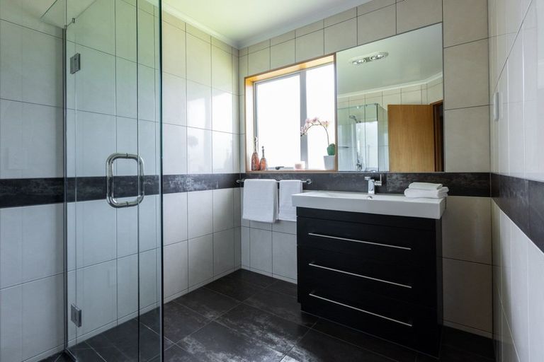 Photo of property in 11 Kensington Drive, Taradale, Napier, 4112