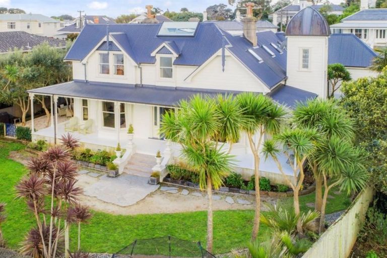 Photo of property in 12 Jubilee Avenue, Devonport, Auckland, 0624