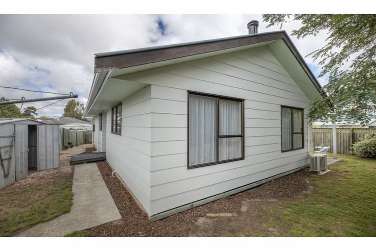 Photo of property in 2/79 Ottawa Road, Wainoni, Christchurch, 8061