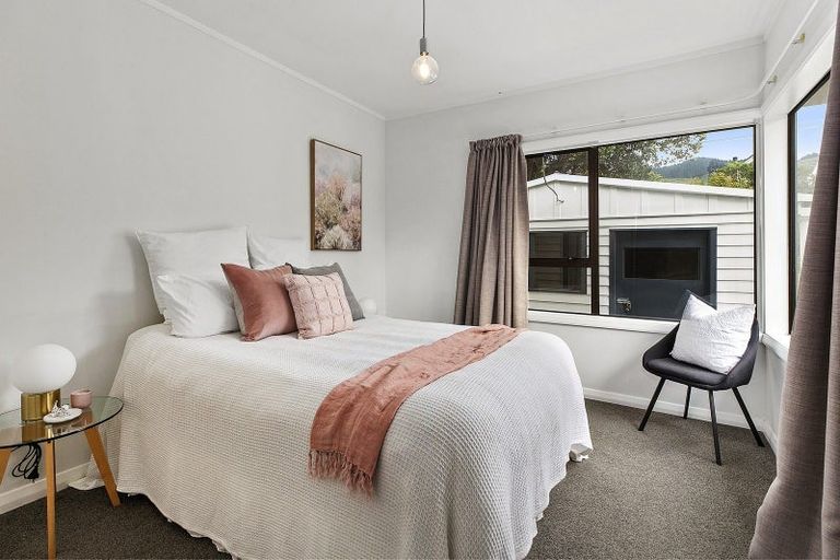 Photo of property in 44 The Drive, Tawa, Wellington, 5028