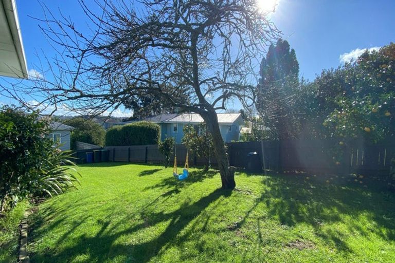 Photo of property in 17 Thomas Avenue, Te Atatu Peninsula, Auckland, 0610