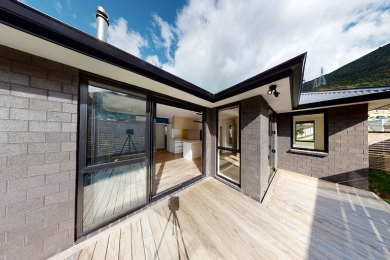 Photo of property in 122 Silverstream Road, Crofton Downs, Wellington, 6035