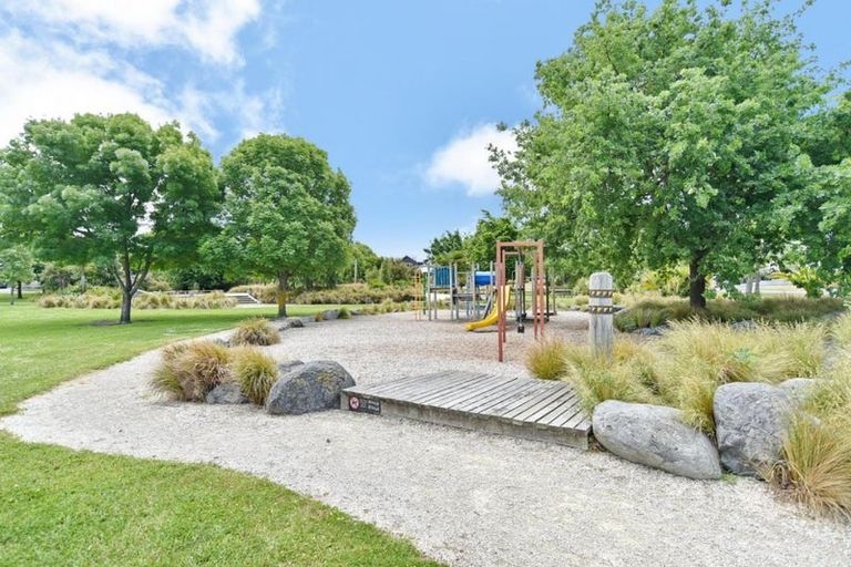 Photo of property in 14 Titirangi Crescent, Parklands, Christchurch, 8083