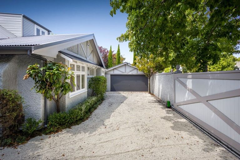Photo of property in 166 Fendalton Road, Fendalton, Christchurch, 8052