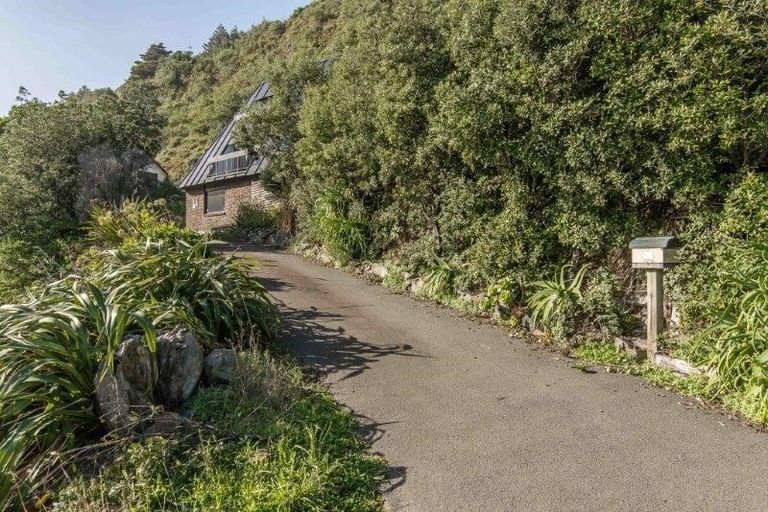 Photo of property in 14 Owhiro Bay Parade, Owhiro Bay, Wellington, 6023