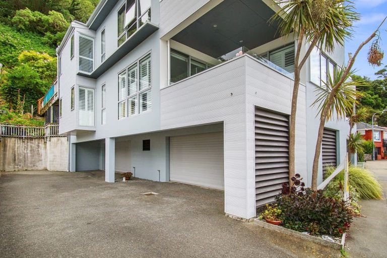 Photo of property in 2/275 Karaka Bay Road, Karaka Bays, Wellington, 6022