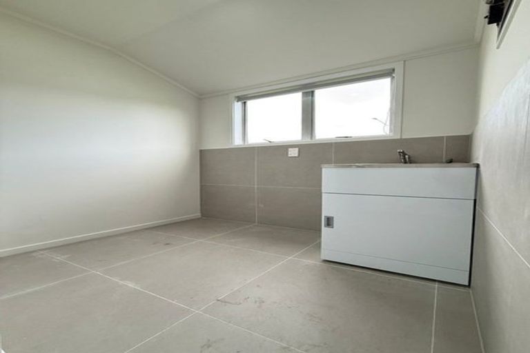 Photo of property in 16 Gloaming Place, Conifer Grove, Takanini, 2112