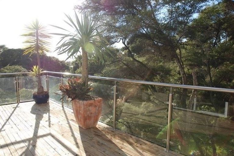 Photo of property in 16 Lagoon Way, West Harbour, Auckland, 0618